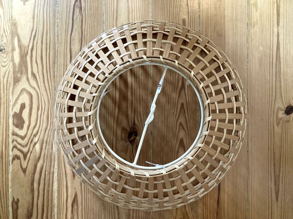Lindo abajur de Ikea em bambu para um ambiente exótico