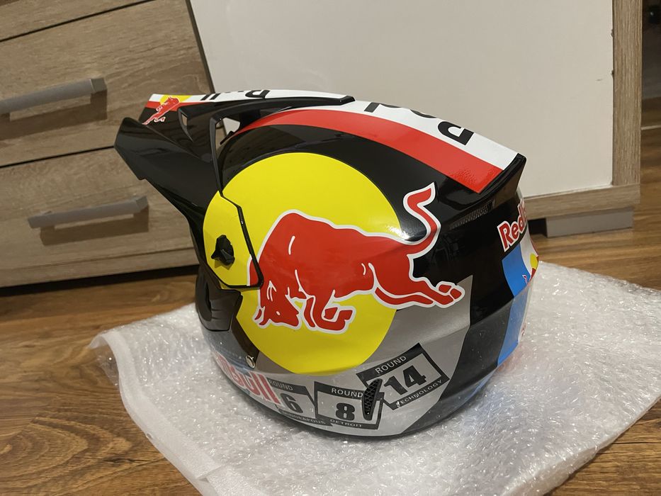 Kask redbull z goglami nowy