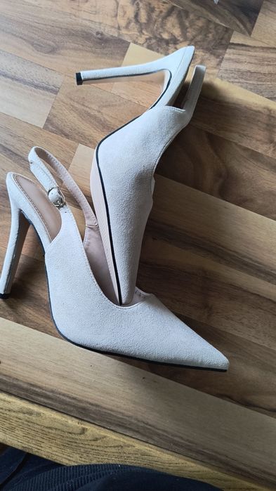 Eleganckie buty beżowe