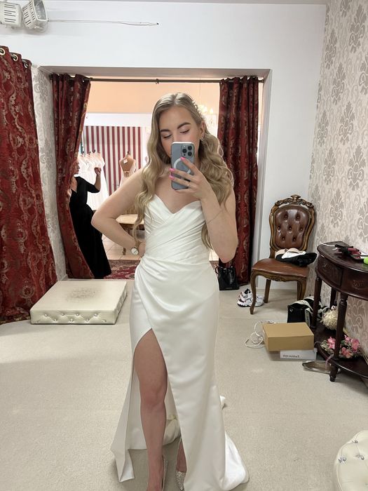 Satynowa suknia ślubna