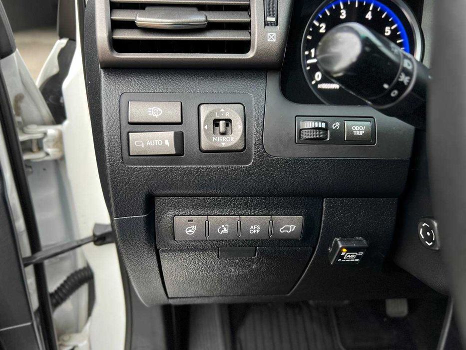 Lexus LX 570 AT 2011