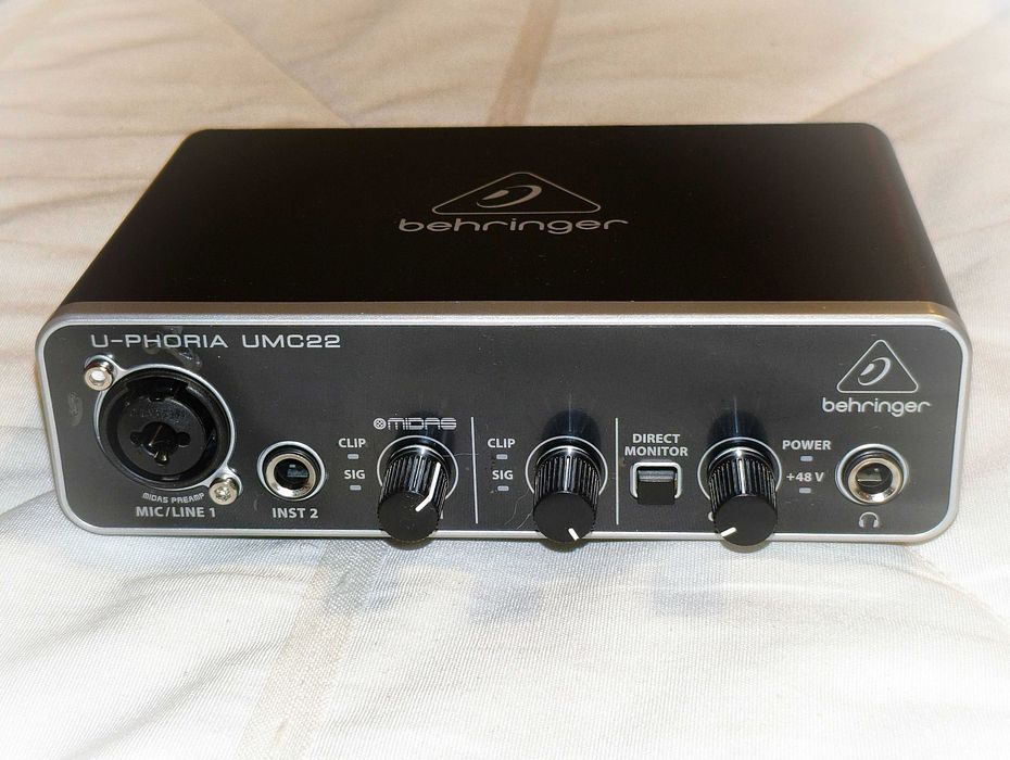 Behringer U-Phoria UMC22 - Interface Audio USB com Pré-Amplificador Midas