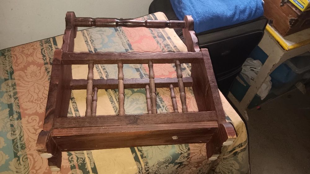 Porta revistas de madeira