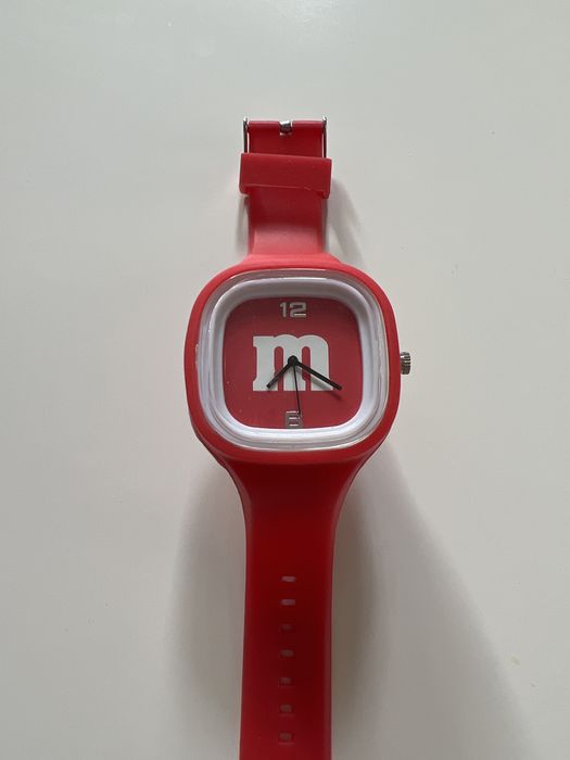 Zegarek nowy czerwony