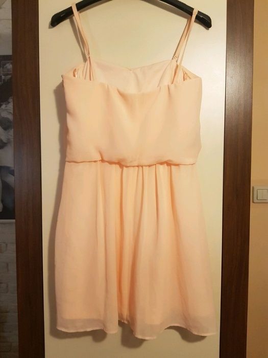 Sukienka brzoskwiniowa