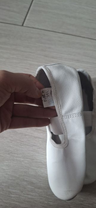 Чешки шкіряні білі 19см