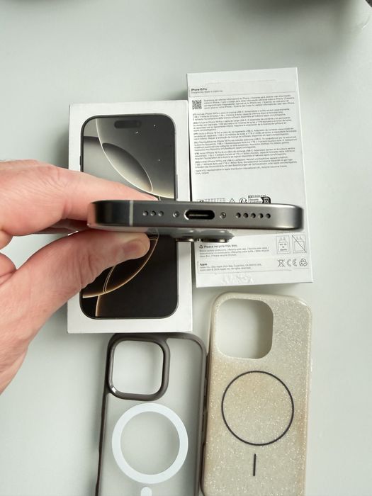 Продам IPhone 16 Pro 256 GB