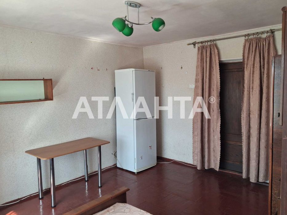 Комната в коммунальной квартире на среднем этаже  в Лузановке