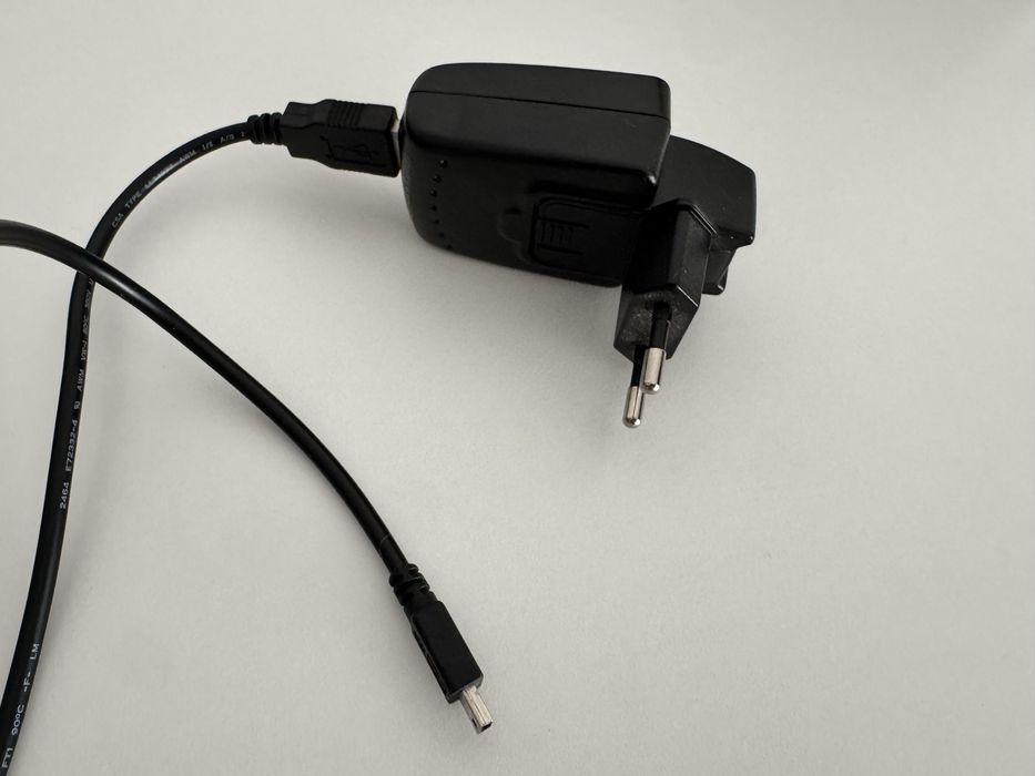 Tomtom GPS in good condition.64739146145283122