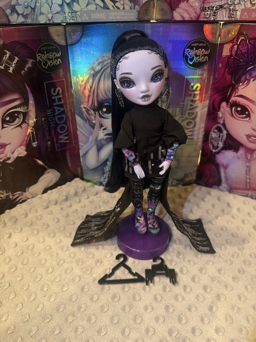 Rainbow High Reina „Glitch” Crowne