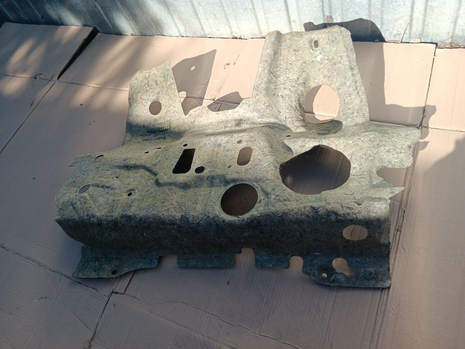 Suzuki Vitara III 2015- wygluszenie ściany grodziowej komory silnika