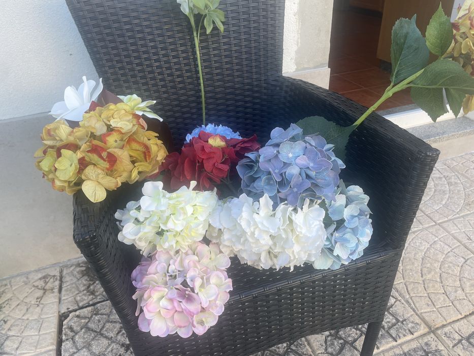 Conjunto de flores artificiais de boa qualidade