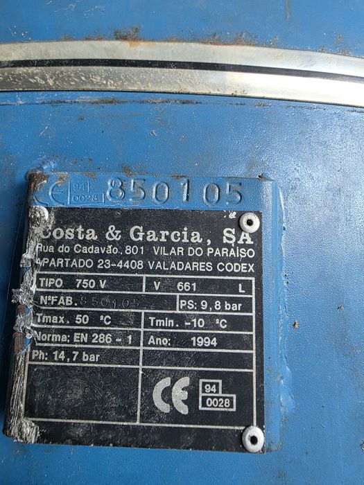 Vende  compressor e depósitos