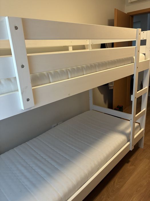 Estrutura beliche branco MYDAL - Ikea + Colchões