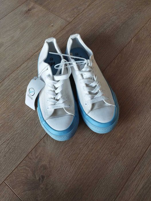 Nowe Trampki Cleve Rozmiar 38 Białe Z Niebieską Podeszwą na Wiosnę