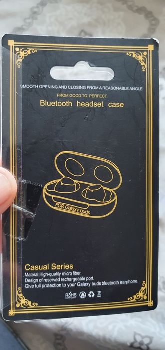Galaxy Buds nowe etui odbijające swiatlo