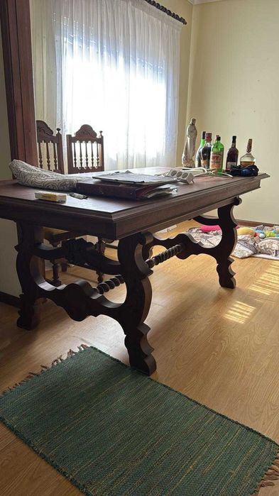 Mesa de sala em madeira maciça 2m x 1m + 8 cadeiras