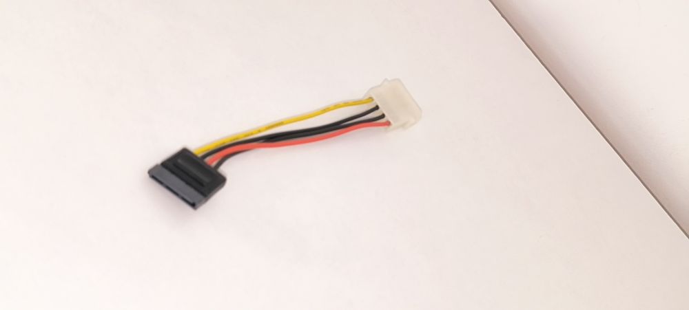 Adapter kabel zasilający Molex do SATA 16 cm do komputera PC