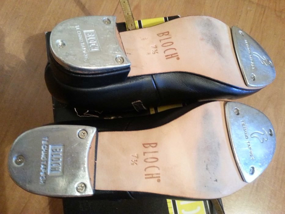 Sapatos de dança de sapateado, em pele. Marca Bloch.