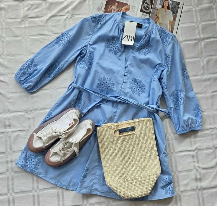 Viralowa sukienka damska marki ZARA haftowana baby blue wiązana w talii NOWA z metką S/M