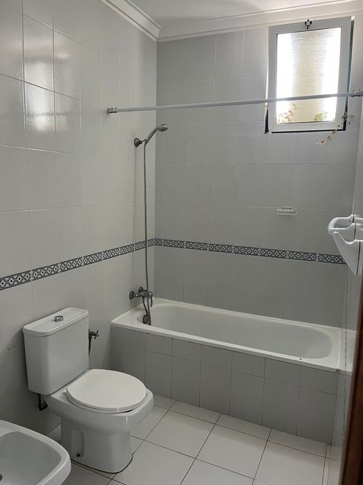 Apartamento T2, sito no lugar das Neves, Vila de Punhe