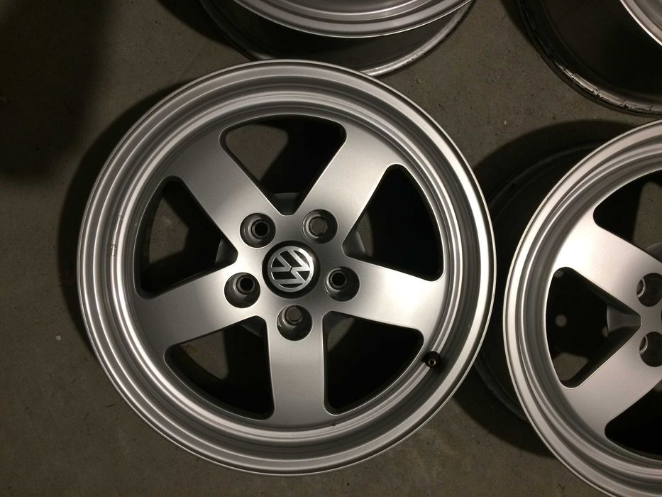 Felgi aluminiowe VW Golf Passat Touran 7x16 5x112 ET35 Audi Skoda Seat
