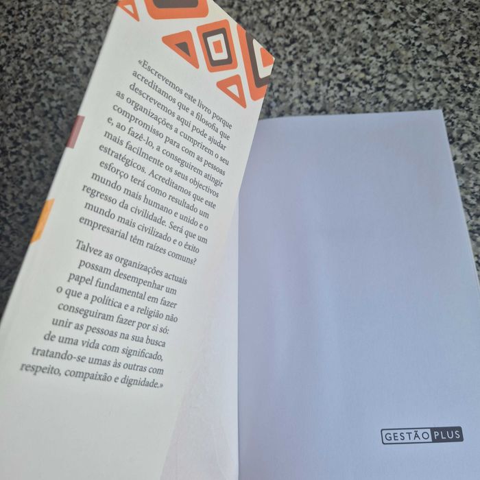 Livro totalmente novo" Ubuntu! " de Stephen C. Lundin e Bob Nelson