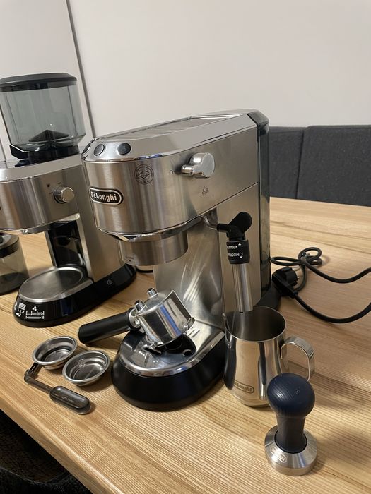 Кавоварка -кавомолка delonghi все як нове