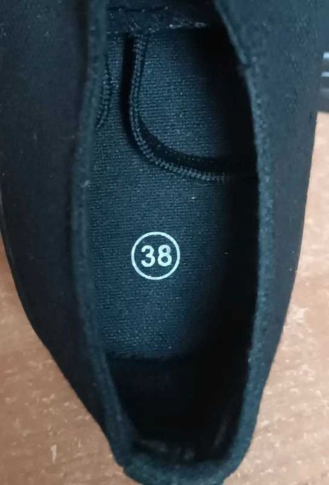 Nowe czarne tenisówki damskie 38