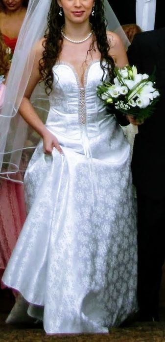 Ніжна весільна сукня Ivory