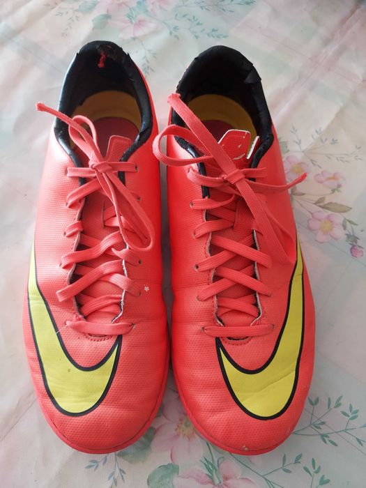 Chuteiras Nike de Futebol/ Futsal