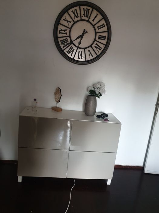 Aparador E relógio de parede