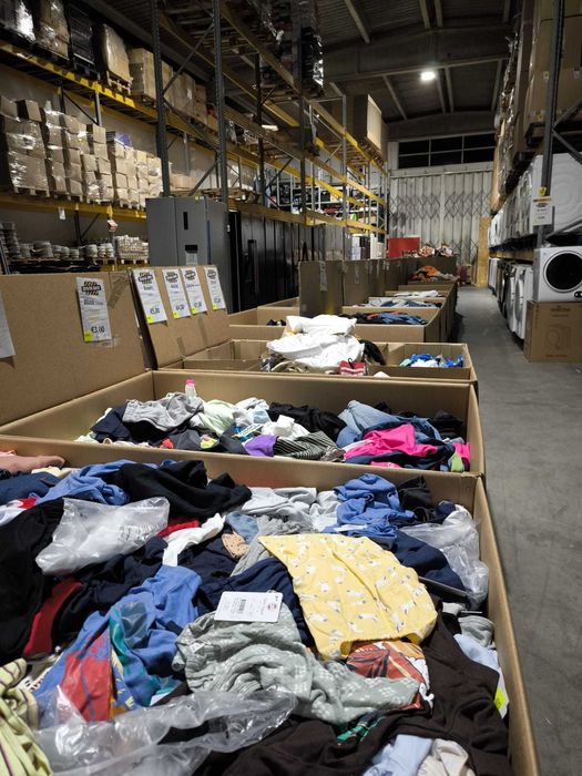 OFERTA ESPECIAL – LOTE MISTO DE ROUPA, CALÇADO E ACESSÓRIOS