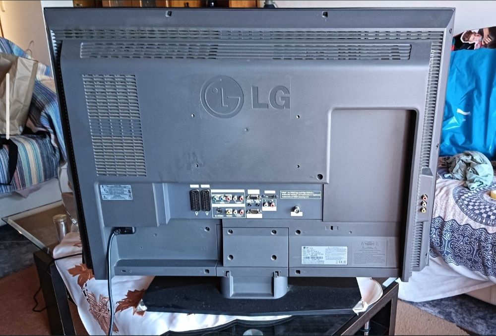 Vendo televisão LG Plasma de 32 polegadas, em bom estado de conservação e a funcionar corretamente.