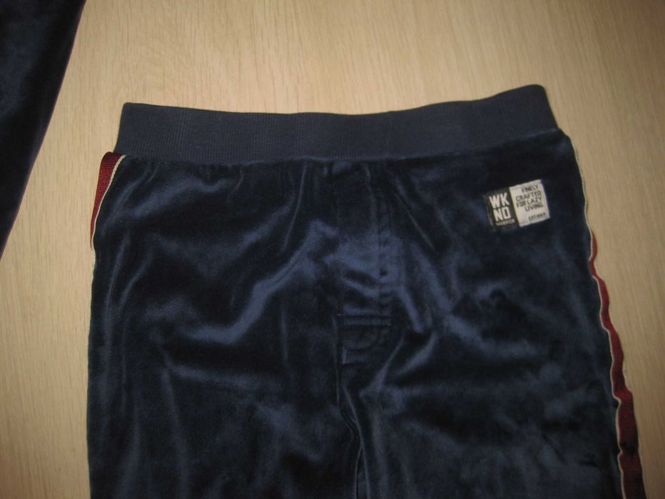 6-7 років, велюровий спортивний костюм синього кольору з лампасами