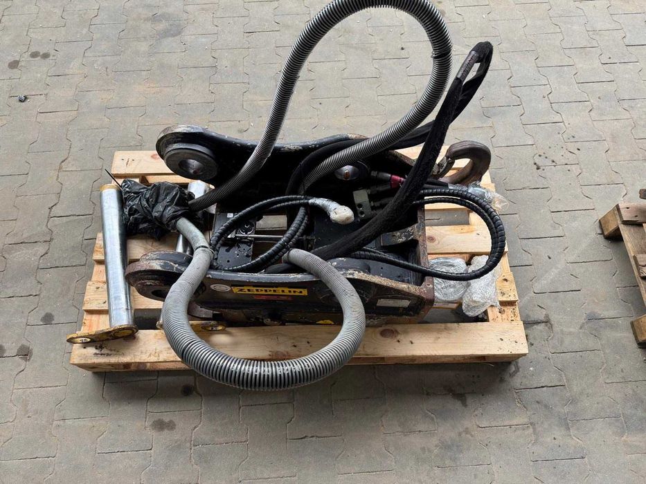 Szybkozłącze Hydraulicze OilQuick Q65 + 2 łyżki i widły