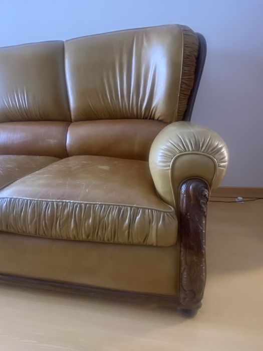 Sofá antigo em pele
