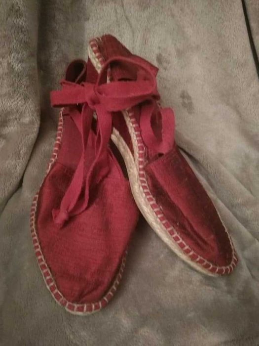 Buty espadryle r. 38 wiązane na kostce z atłasu czerwone