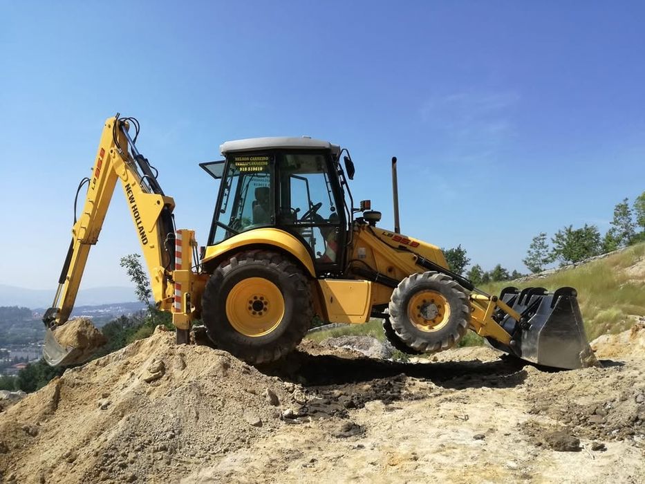 Obras - Terraplanagens / Obras Públicas / Particulares