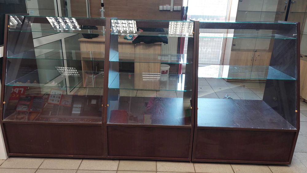 Продам вітрини, в наявності 3 шт.