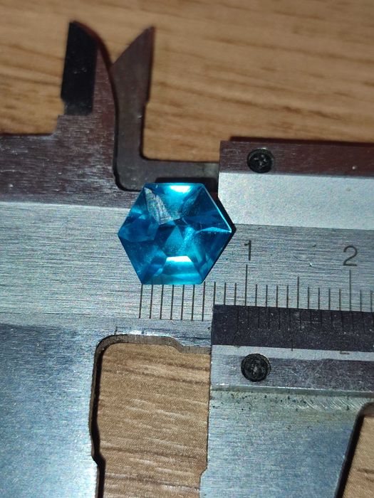 Cyrkonia handmade – niebieski kolor