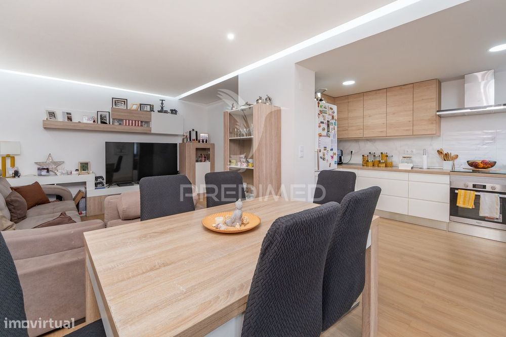 Apartamento T3 remodelado com vista sobre o Tejo — Póvoa De Santa Iria E Forte Da Casa, Lisboa