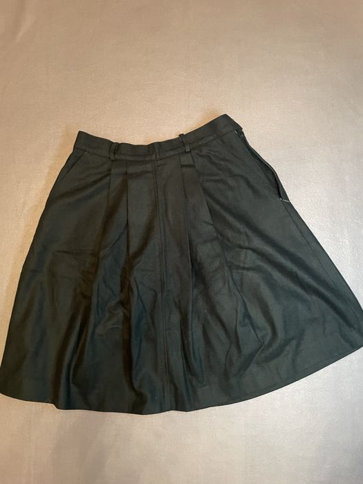 Спідниця темно-зеленого кольору зі складками