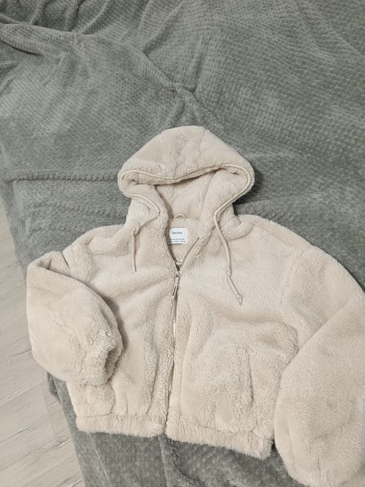 Futerko XS Bershka kremowe