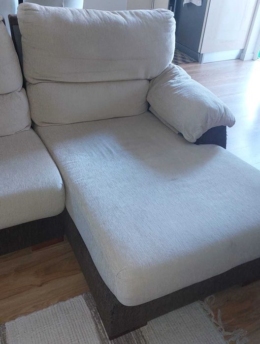 Sofá com chaise longue