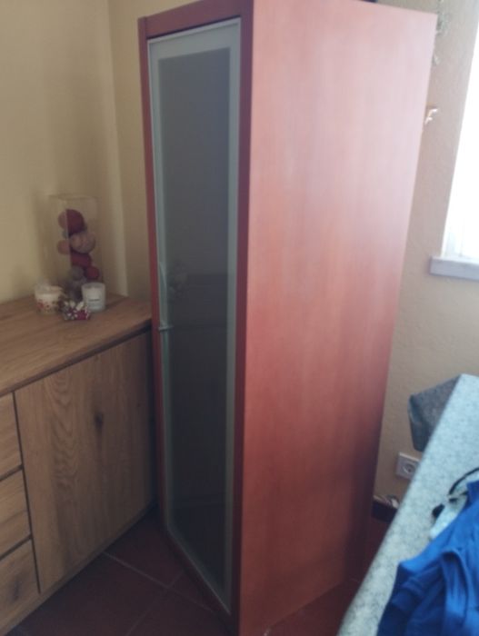 Vitrine com  3 prateleiras de vidro