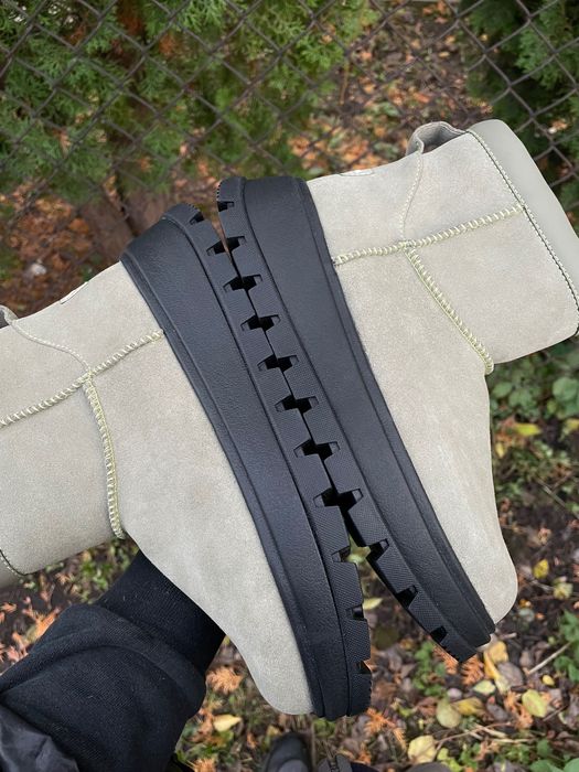 ОРИГІНАЛ UGG Koolaburra 37р оливкового кольору