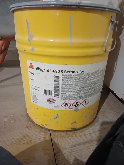 Продам фарбу в налічії три відра по 30 кг