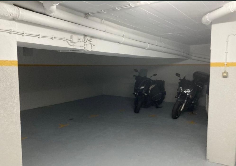 Aluga-se lugar de Garagem