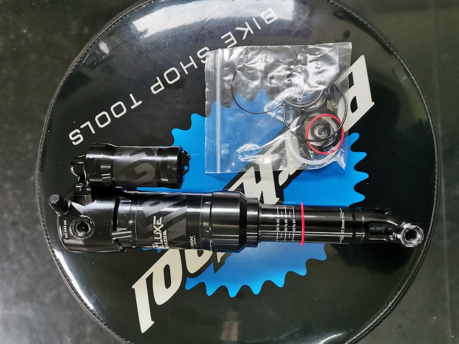 Rock Shox Super Deluxe Thrushaft 230x62,5 Trek Slash Gen 5 Rail